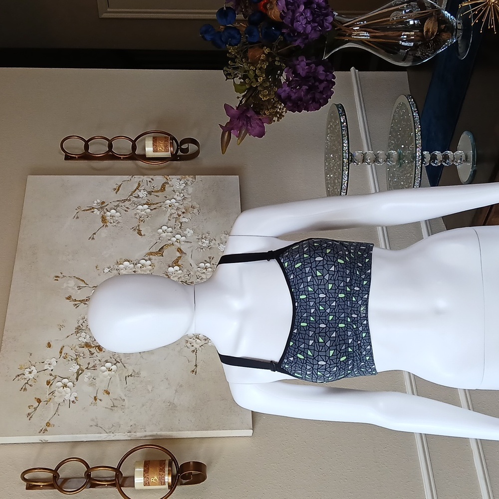 Victoria's Secret Women's Geometric Print Sports Bra. Size 32B